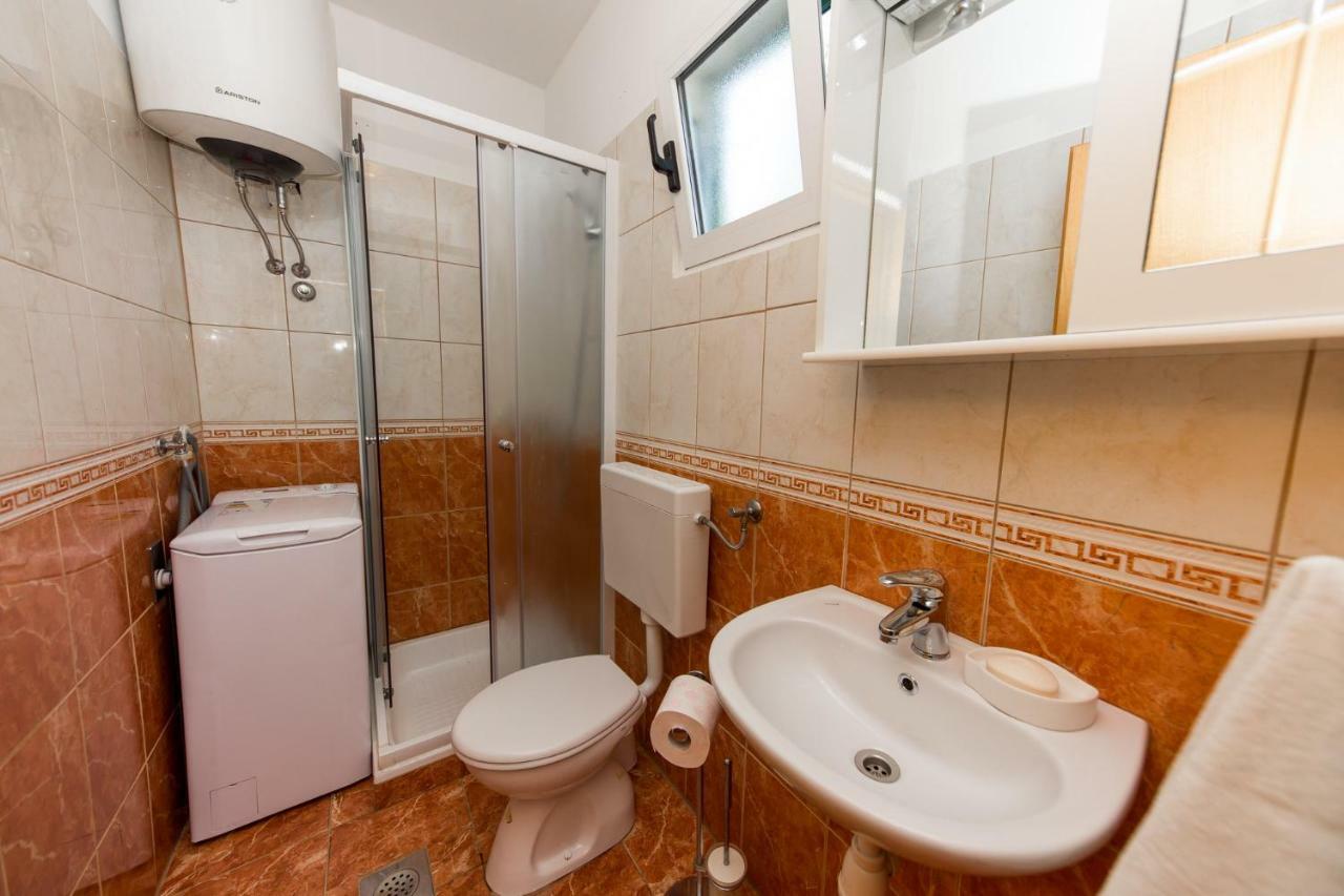 Mare&Karlo Appartement Drvenik Mali Buitenkant foto