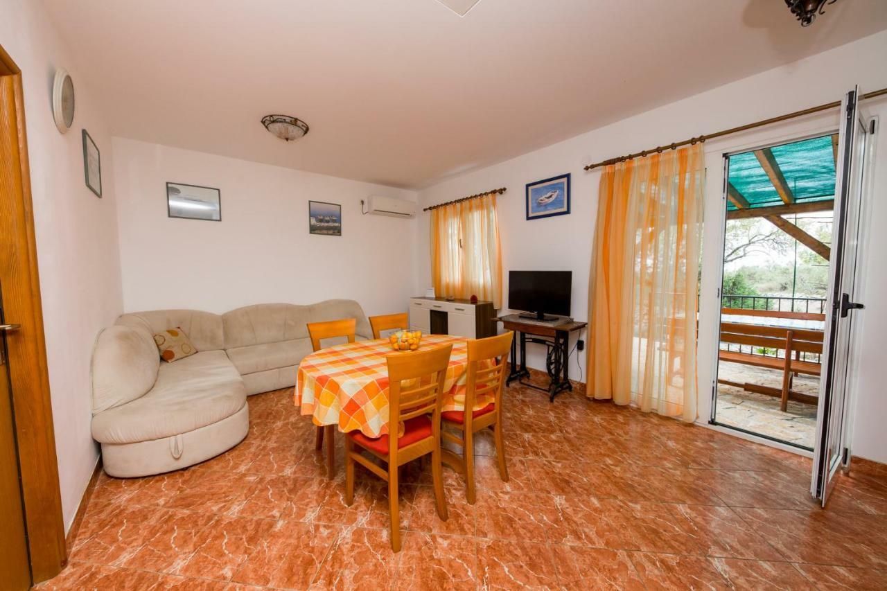 Mare&Karlo Appartement Drvenik Mali Buitenkant foto
