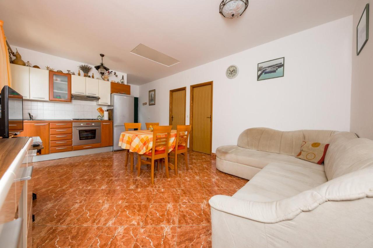 Mare&Karlo Appartement Drvenik Mali Buitenkant foto